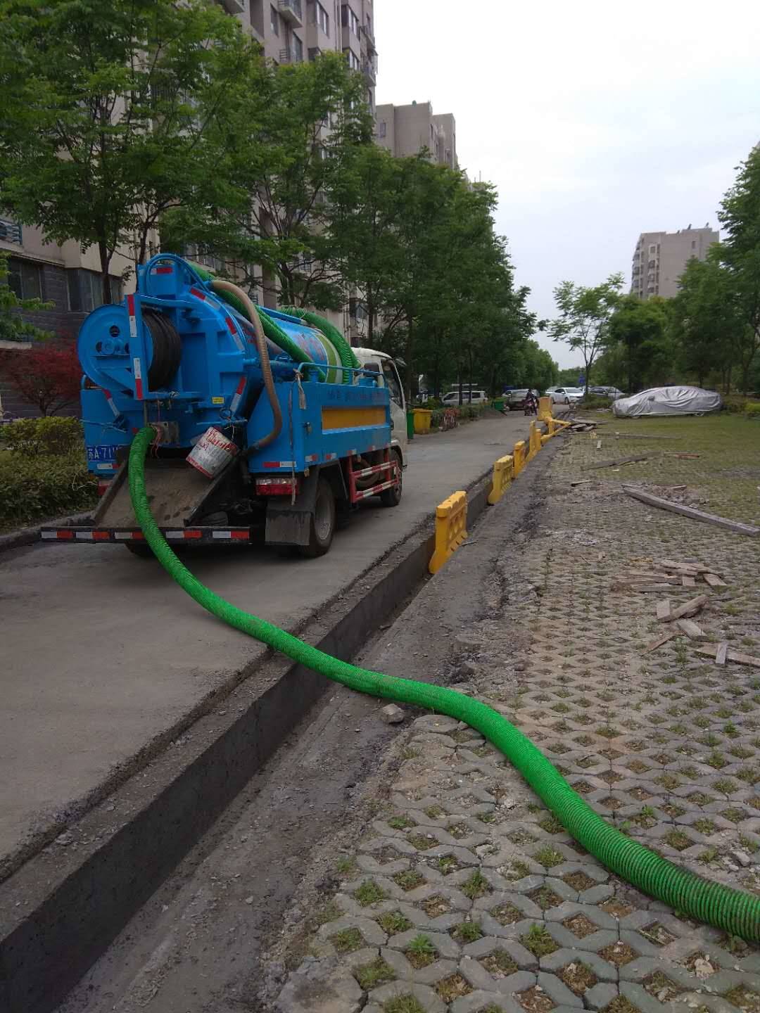 上海净城环境科技有限公司 专业道路清扫服务，守护城市清洁