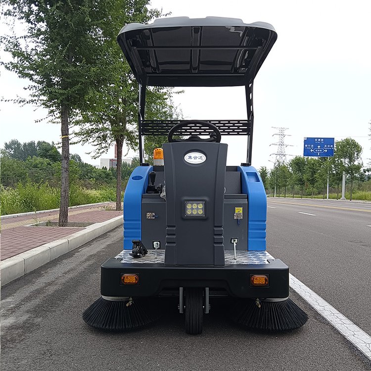 道路清扫车多少钱？全面解析价格、类型与选购指南